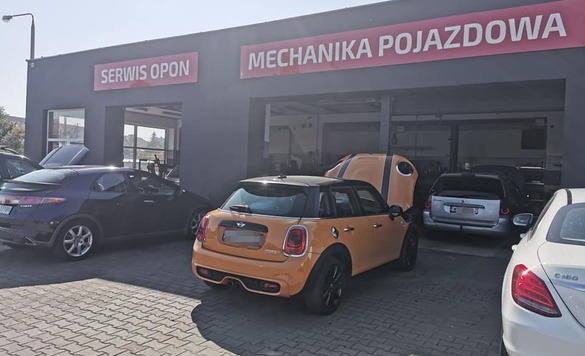 Zdjęcia warsztat samochodowy ProfiAuto Serwis Patrycarro w Płock